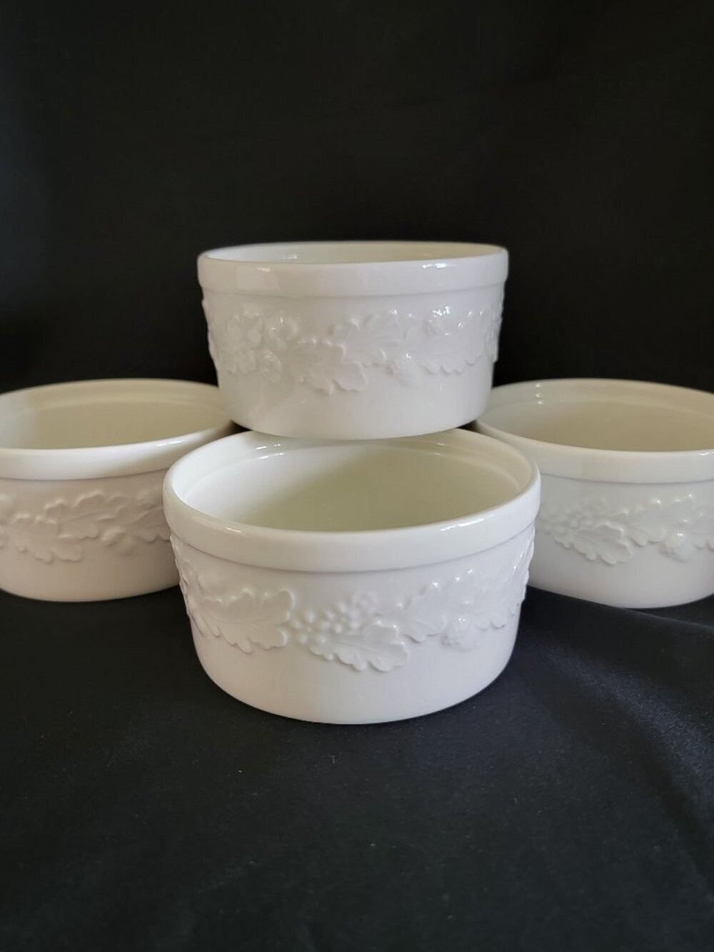 Rare Set of 4 Martha Stewart Everyday White Acorn Embossed Ramekin Dishes Bowls